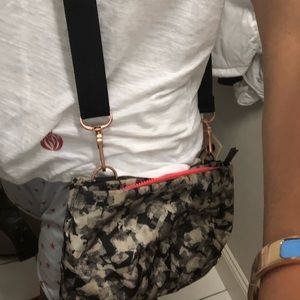 Lululemon doc adjustable strap cross body bag